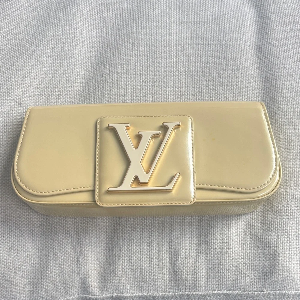 Louis Vuitton Vernis Patent Leather Pochette Sobe Blanc Clutch M93489 - Picture 2 of 16